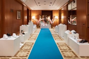 Fotoservizio/SS 2024/WOMEN/PRESENTAZIONE/MARIO VALENTINO/DP2/1
