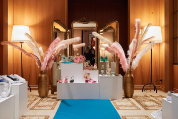 Fotoservizio/SS 2024/WOMEN/PRESENTAZIONE/MARIO VALENTINO/DP2/2