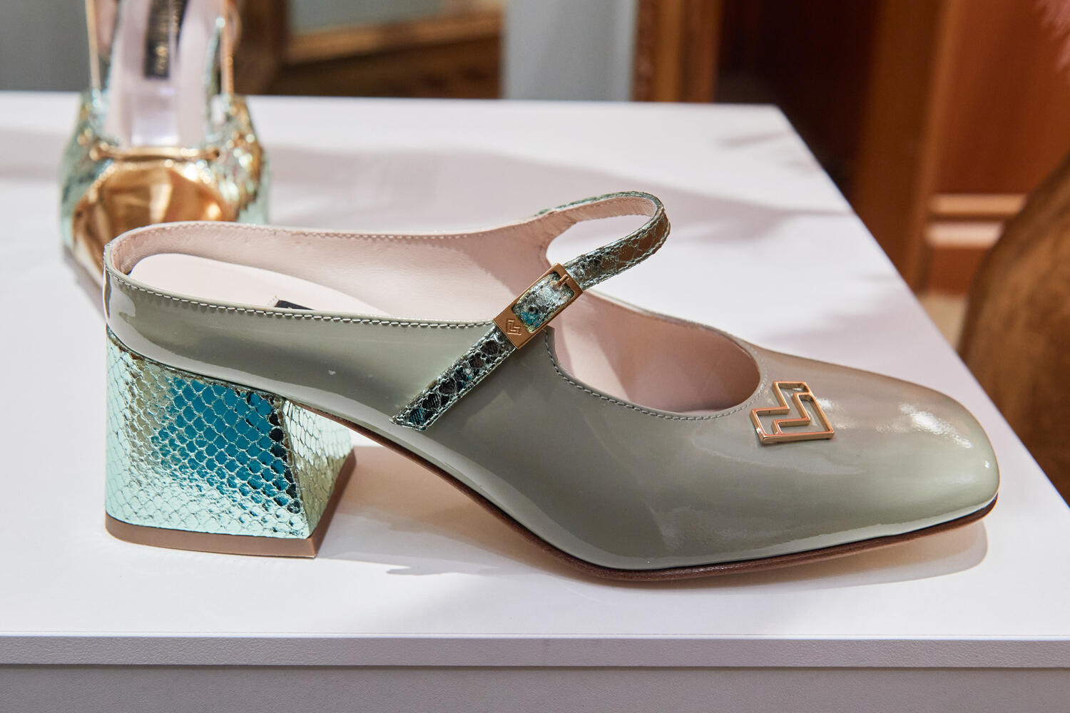 Fotoservizio/SS 2024/WOMEN/PRESENTAZIONE/MARIO VALENTINO/DP2/8