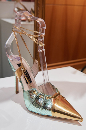 Fotoservizio/SS 2024/WOMEN/PRESENTAZIONE/MARIO VALENTINO/DP2/10