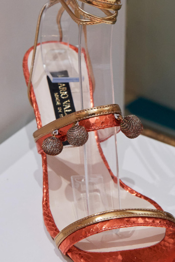 Fotoservizio/SS 2024/WOMEN/PRESENTAZIONE/MARIO VALENTINO/DP2/17