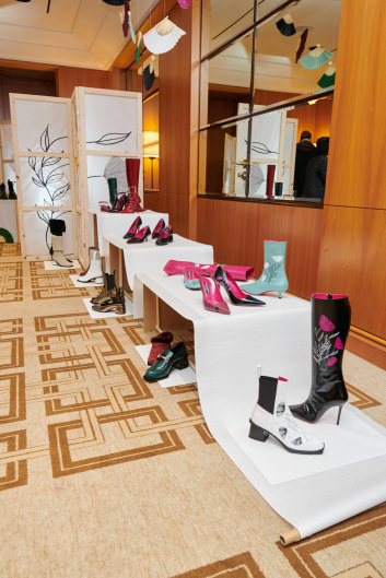 Fotoservizio/FW 23-24/WOMEN/PRESENTAZIONE/MARIO VALENTINO/DP2/1