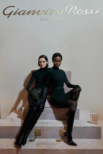 Fotoservizio/FW 23-24/WOMEN/PRESENTAZIONE/GIANVITO ROSSI/DP2/3