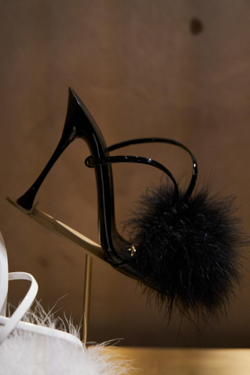 Fotoservizio/FW 23-24/WOMEN/PRESENTAZIONE/GIANVITO ROSSI/DP2/9