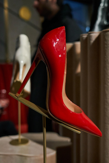 Fotoservizio/FW 23-24/WOMEN/PRESENTAZIONE/GIANVITO ROSSI/DP2/19