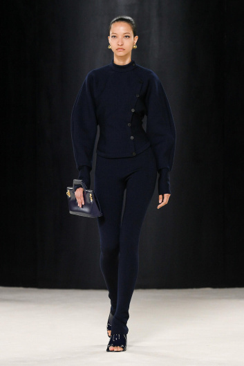 Fotoservizio/FW 23-24/WOMEN/SFILATA/FERRAGAMO/DP2/1