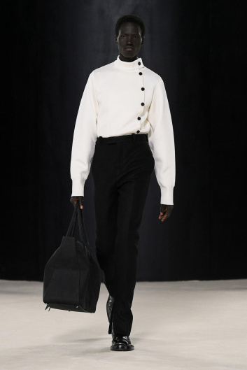 Fotoservizio/FW 23-24/WOMEN/SFILATA/FERRAGAMO/DP2/5