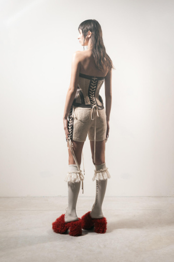 Fotoservizio/FW 23-24/WOMEN/PRESENTAZIONE/SALVATORE VIGNOLA/DP2/5