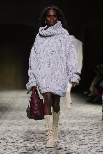 Fotoservizio/FW 23-24/WOMEN/SFILATA/BOTTEGA VENETA/DP2/3