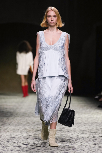 Fotoservizio/FW 23-24/WOMEN/SFILATA/BOTTEGA VENETA/DP2/5