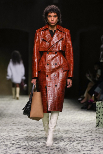 Fotoservizio/FW 23-24/WOMEN/SFILATA/BOTTEGA VENETA/DP2/7