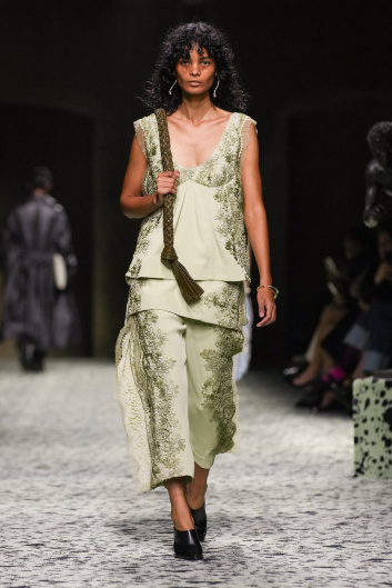 Fotoservizio/FW 23-24/WOMEN/SFILATA/BOTTEGA VENETA/DP2/8