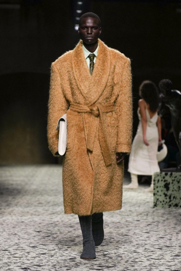 Fotoservizio/FW 23-24/WOMEN/SFILATA/BOTTEGA VENETA/DP2/2