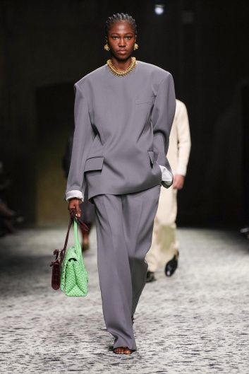 Fotoservizio/FW 23-24/WOMEN/SFILATA/BOTTEGA VENETA/DP2/15