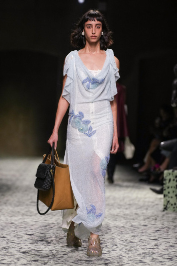 Fotoservizio/FW 23-24/WOMEN/SFILATA/BOTTEGA VENETA/DP2/1