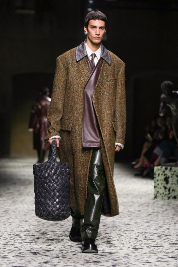Fotoservizio/FW 23-24/WOMEN/SFILATA/BOTTEGA VENETA/DP2/10