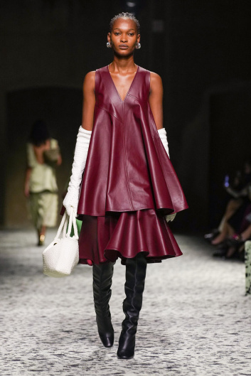 Fotoservizio/FW 23-24/WOMEN/SFILATA/BOTTEGA VENETA/DP2/12