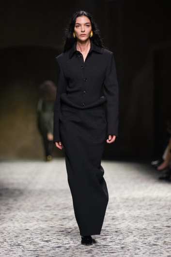 Fotoservizio/FW 23-24/WOMEN/SFILATA/BOTTEGA VENETA/DP2/10