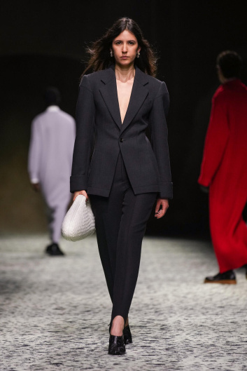 Fotoservizio/FW 23-24/WOMEN/SFILATA/BOTTEGA VENETA/DP2/3