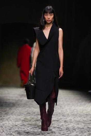 Fotoservizio/FW 23-24/WOMEN/SFILATA/BOTTEGA VENETA/DP2/4