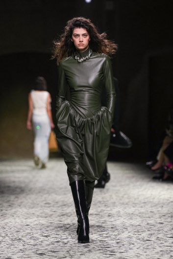 Fotoservizio/FW 23-24/WOMEN/SFILATA/BOTTEGA VENETA/DP2/6