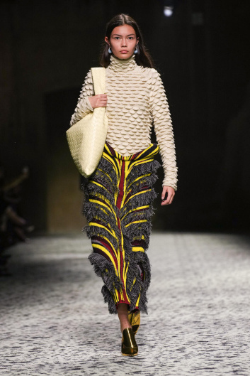 Fotoservizio/FW 23-24/WOMEN/SFILATA/BOTTEGA VENETA/DP2/16