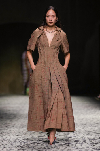 Fotoservizio/FW 23-24/WOMEN/SFILATA/BOTTEGA VENETA/DP2/27