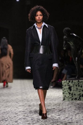 Fotoservizio/FW 23-24/WOMEN/SFILATA/BOTTEGA VENETA/DP2/32