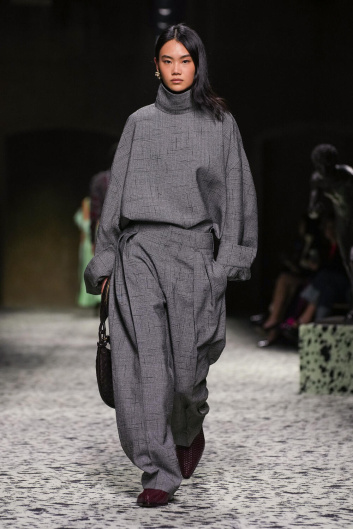Fotoservizio/FW 23-24/WOMEN/SFILATA/BOTTEGA VENETA/DP2/24