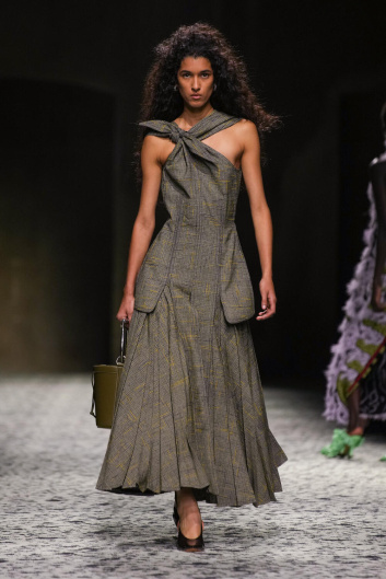Fotoservizio/FW 23-24/WOMEN/SFILATA/BOTTEGA VENETA/DP2/26