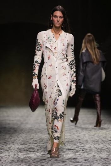 Fotoservizio/FW 23-24/WOMEN/SFILATA/BOTTEGA VENETA/DP2/2