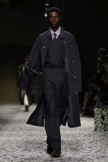 Fotoservizio/FW 23-24/WOMEN/SFILATA/BOTTEGA VENETA/DP2/3