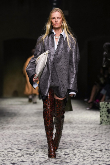Fotoservizio/FW 23-24/WOMEN/SFILATA/BOTTEGA VENETA/DP2/33