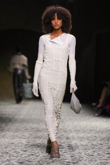 Fotoservizio/FW 23-24/WOMEN/SFILATA/BOTTEGA VENETA/DP2/35