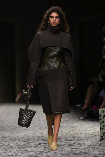 Fotoservizio/FW 23-24/WOMEN/SFILATA/BOTTEGA VENETA/DP2/0