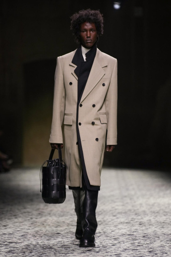 Fotoservizio/FW 23-24/WOMEN/SFILATA/BOTTEGA VENETA/DP2/15
