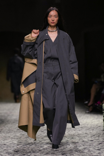 Fotoservizio/FW 23-24/WOMEN/SFILATA/BOTTEGA VENETA/DP2/8