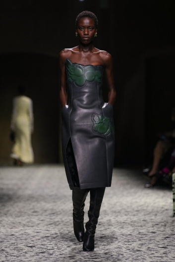 Fotoservizio/FW 23-24/WOMEN/SFILATA/BOTTEGA VENETA/DP2/9