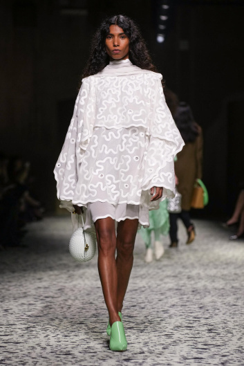 Fotoservizio/FW 23-24/WOMEN/SFILATA/BOTTEGA VENETA/DP2/22