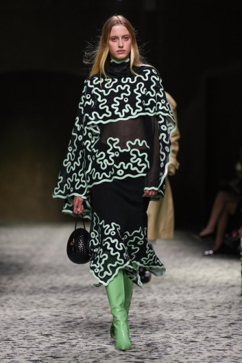 Fotoservizio/FW 23-24/WOMEN/SFILATA/BOTTEGA VENETA/DP2/24
