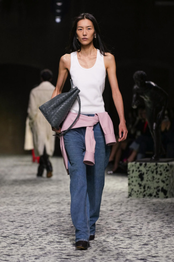 Fotoservizio/FW 23-24/WOMEN/SFILATA/BOTTEGA VENETA/DP2/26