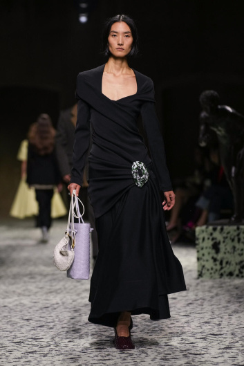 Fotoservizio/FW 23-24/WOMEN/SFILATA/BOTTEGA VENETA/DP2/17