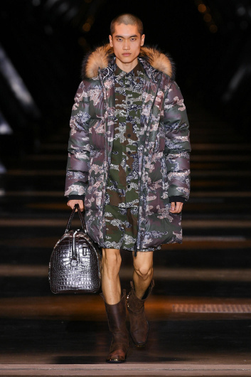 Fotoservizio/FW 23-24/WOMEN/SFILATA/PHILIPP PLEIN/DP2/74