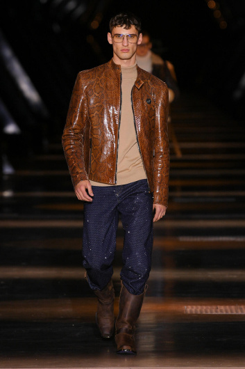 Fotoservizio/FW 23-24/WOMEN/SFILATA/PHILIPP PLEIN/DP2/75