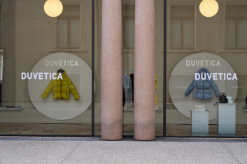 Fotoservizio/FW 23-24/WOMEN/PRESENTAZIONE/DUVETICA/DP2/3