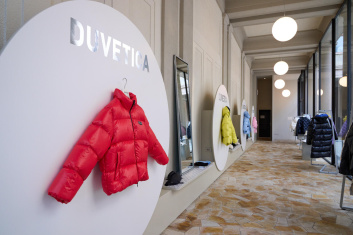 Fotoservizio/FW 23-24/WOMEN/PRESENTAZIONE/DUVETICA/DP2/8