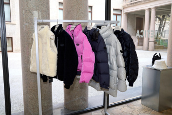 Fotoservizio/FW 23-24/WOMEN/PRESENTAZIONE/DUVETICA/DP2/12
