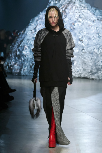 Fotoservizio/FW 23-24/WOMEN/SFILATA/ANNAKIKI/DP2/23