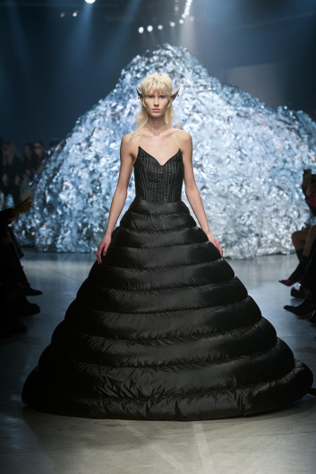 Fotoservizio/FW 23-24/WOMEN/SFILATA/ANNAKIKI/DP2/17