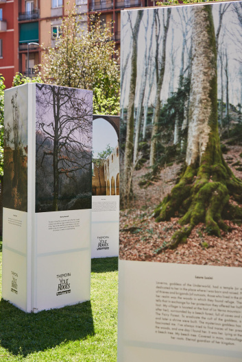 Fotoservizio/SS 2023/DESIGN/EVENTO/THEMOIRÈ/DP2/11